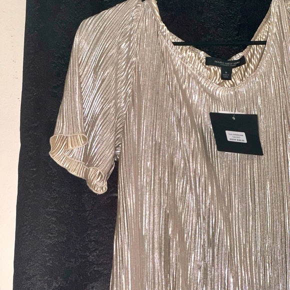 Marc New York gold color shiny short sleeve top size Medium - Picture 4 of 6